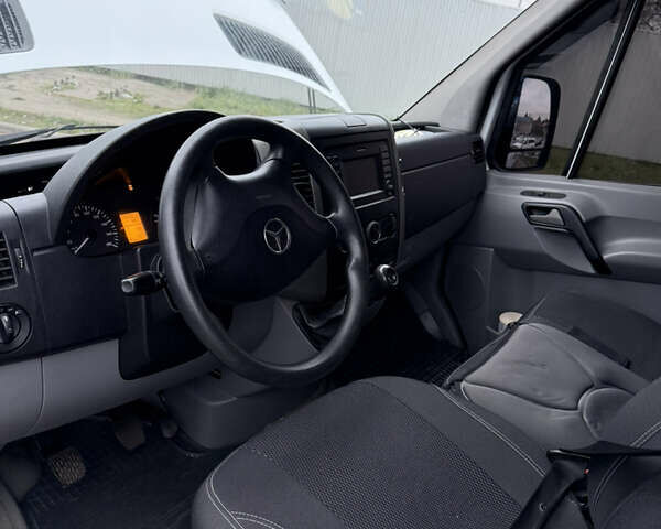 Белый Мерседес Sprinter, объемом двигателя 2.99 л и пробегом 243 тыс. км за 21000 $, фото 9 на Automoto.ua