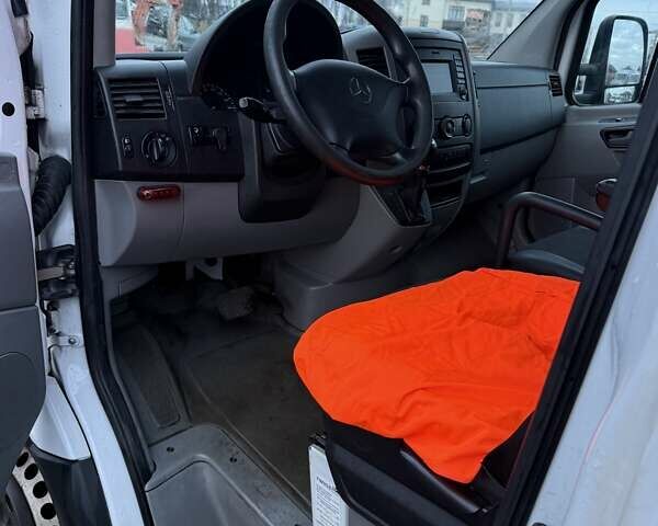 Белый Мерседес Sprinter, объемом двигателя 2.2 л и пробегом 340 тыс. км за 19900 $, фото 5 на Automoto.ua