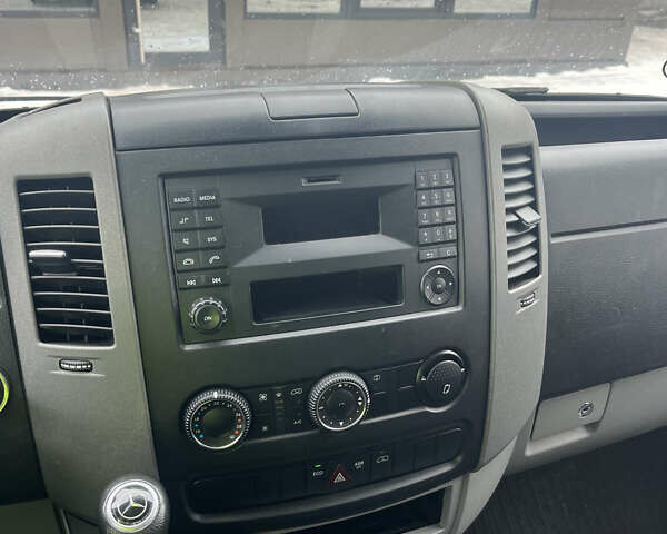 Белый Мерседес Sprinter, объемом двигателя 2.14 л и пробегом 222 тыс. км за 25500 $, фото 8 на Automoto.ua