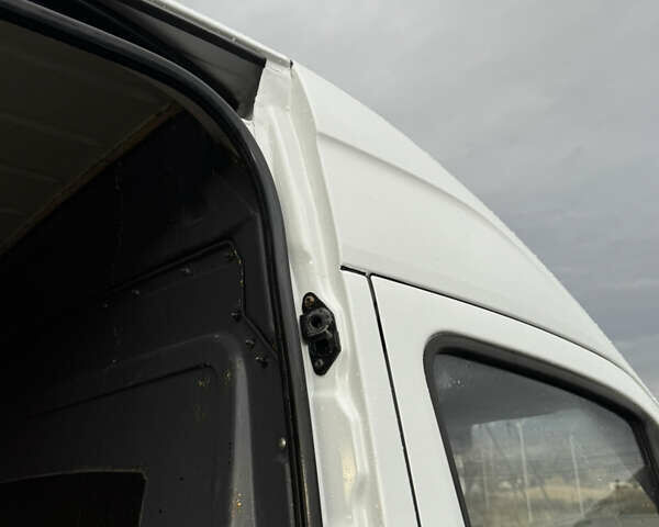 Белый Мерседес Sprinter, объемом двигателя 2.99 л и пробегом 518 тыс. км за 18999 $, фото 49 на Automoto.ua