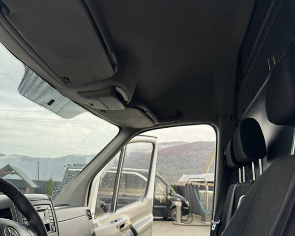 Белый Мерседес Sprinter, объемом двигателя 2.99 л и пробегом 518 тыс. км за 18999 $, фото 35 на Automoto.ua