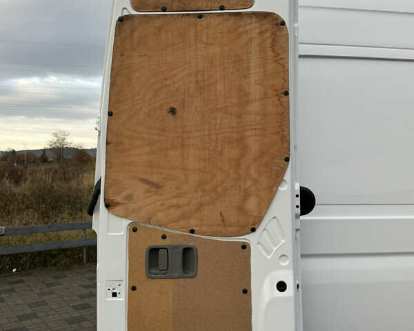 Белый Мерседес Sprinter, объемом двигателя 2.99 л и пробегом 518 тыс. км за 18999 $, фото 62 на Automoto.ua