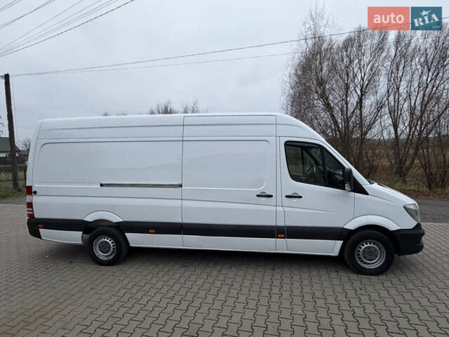 Белый Мерседес Sprinter, объемом двигателя 0 л и пробегом 294 тыс. км за 15800 $, фото 2 на Automoto.ua