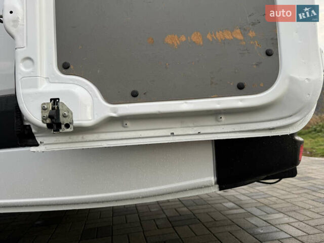 Белый Мерседес Sprinter, объемом двигателя 2.99 л и пробегом 518 тыс. км за 18999 $, фото 60 на Automoto.ua