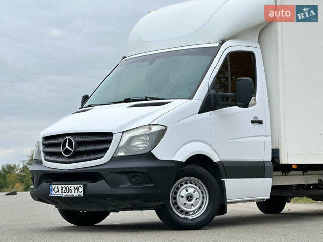 Белый Мерседес Sprinter, объемом двигателя 2.2 л и пробегом 301 тыс. км за 18999 $, фото 2 на Automoto.ua