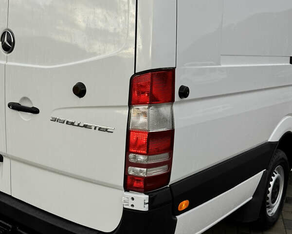 Белый Мерседес Sprinter, объемом двигателя 2.99 л и пробегом 518 тыс. км за 18999 $, фото 66 на Automoto.ua