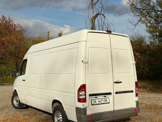 Белый Мерседес Sprinter, объемом двигателя 2.2 л и пробегом 223 тыс. км за 13000 $, фото 4 на Automoto.ua