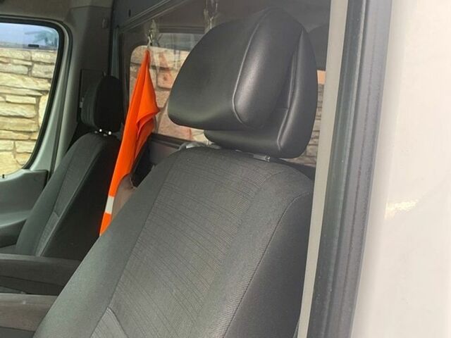 Белый Мерседес Sprinter, объемом двигателя 2.1 л и пробегом 584 тыс. км за 16200 $, фото 21 на Automoto.ua