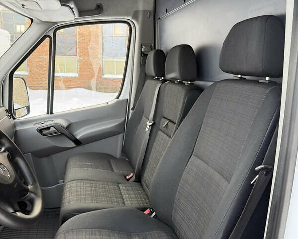 Белый Мерседес Sprinter, объемом двигателя 0 л и пробегом 305 тыс. км за 17900 $, фото 9 на Automoto.ua
