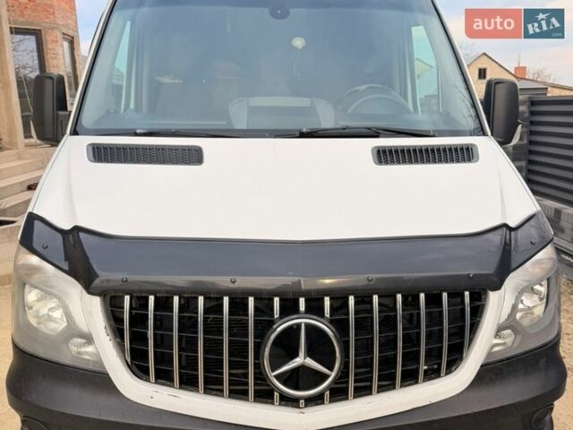 Белый Мерседес Sprinter, объемом двигателя 2.14 л и пробегом 504 тыс. км за 15000 $, фото 2 на Automoto.ua