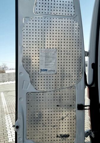 Белый Мерседес Sprinter, объемом двигателя 2.2 л и пробегом 282 тыс. км за 27800 $, фото 59 на Automoto.ua