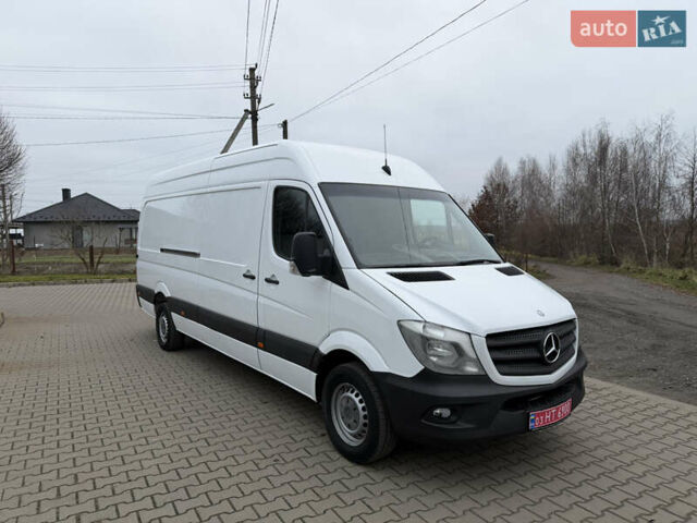 Белый Мерседес Sprinter, объемом двигателя 0 л и пробегом 294 тыс. км за 15800 $, фото 1 на Automoto.ua