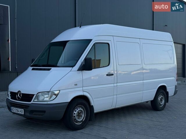 Белый Мерседес Sprinter, объемом двигателя 2.1 л и пробегом 400 тыс. км за 12300 $, фото 2 на Automoto.ua