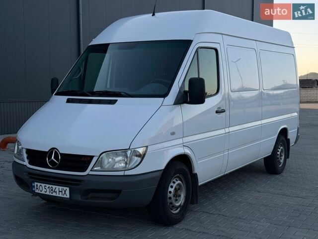 Белый Мерседес Sprinter, объемом двигателя 2.1 л и пробегом 400 тыс. км за 12300 $, фото 3 на Automoto.ua