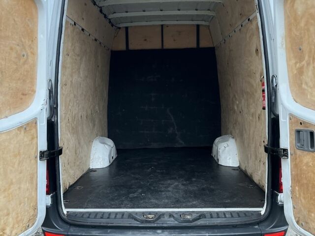 Белый Мерседес Sprinter, объемом двигателя 3 л и пробегом 498 тыс. км за 37131 $, фото 9 на Automoto.ua