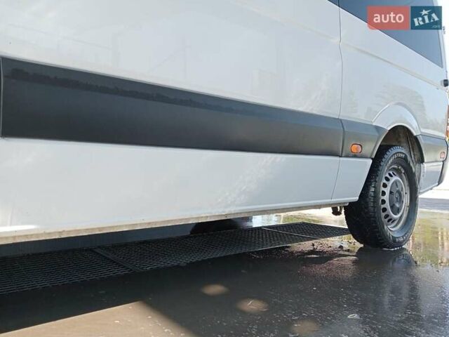 Белый Мерседес Sprinter, объемом двигателя 2.2 л и пробегом 290 тыс. км за 13200 $, фото 11 на Automoto.ua