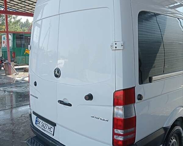 Белый Мерседес Sprinter, объемом двигателя 2.2 л и пробегом 290 тыс. км за 13200 $, фото 18 на Automoto.ua