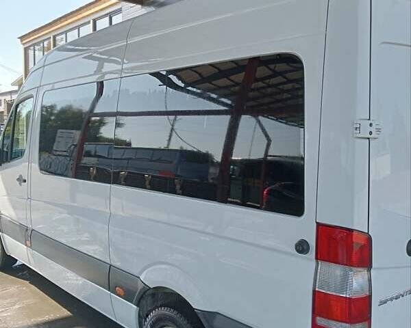 Белый Мерседес Sprinter, объемом двигателя 2.2 л и пробегом 290 тыс. км за 13200 $, фото 6 на Automoto.ua