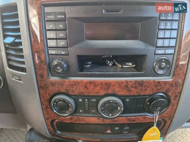 Белый Мерседес Sprinter, объемом двигателя 2.2 л и пробегом 340 тыс. км за 17500 $, фото 19 на Automoto.ua