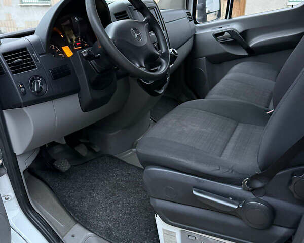 Белый Мерседес Sprinter, объемом двигателя 2.2 л и пробегом 112 тыс. км за 25545 $, фото 9 на Automoto.ua