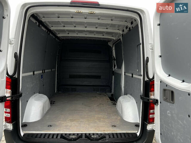 Белый Мерседес Sprinter, объемом двигателя 2.2 л и пробегом 272 тыс. км за 14800 $, фото 14 на Automoto.ua