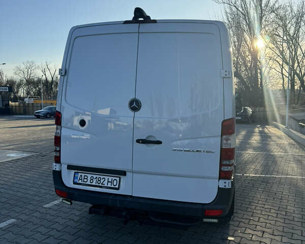 Белый Мерседес Sprinter, объемом двигателя 2.99 л и пробегом 320 тыс. км за 25500 $, фото 5 на Automoto.ua