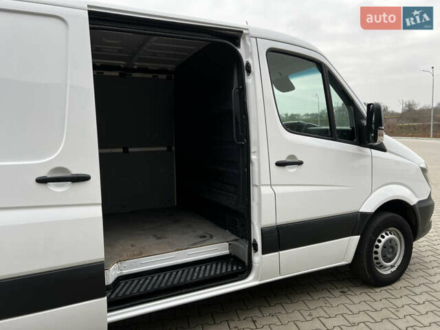 Белый Мерседес Sprinter, объемом двигателя 2.2 л и пробегом 272 тыс. км за 14800 $, фото 18 на Automoto.ua