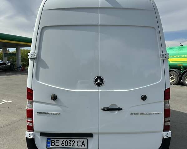 Белый Мерседес Sprinter, объемом двигателя 2.14 л и пробегом 419 тыс. км за 15800 $, фото 2 на Automoto.ua