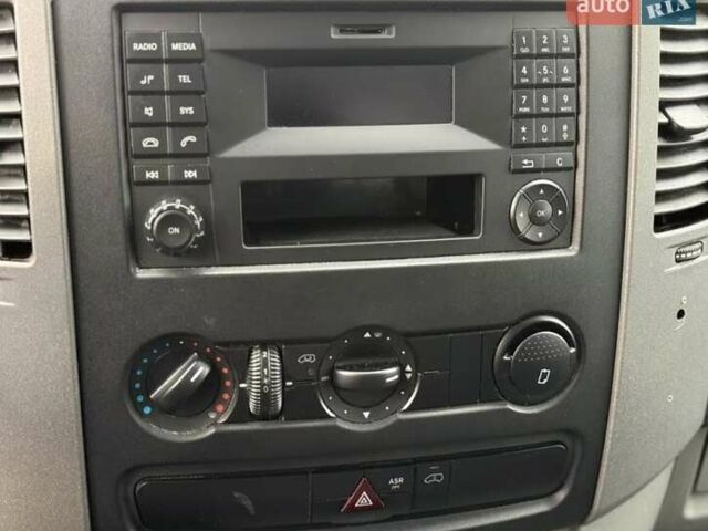 Білий Мерседес Sprinter, об'ємом двигуна 0 л та пробігом 185 тис. км за 16700 $, фото 9 на Automoto.ua
