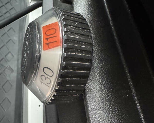 Белый Мерседес Sprinter, объемом двигателя 2.2 л и пробегом 195 тыс. км за 38500 $, фото 18 на Automoto.ua