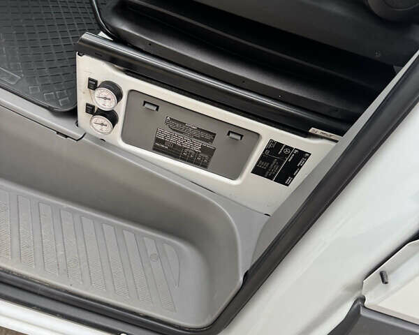 Белый Мерседес Sprinter, объемом двигателя 2.2 л и пробегом 195 тыс. км за 38500 $, фото 15 на Automoto.ua