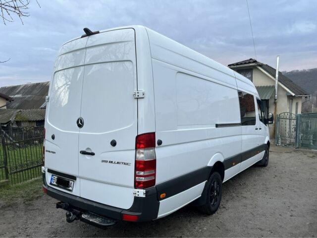 Белый Мерседес Sprinter, объемом двигателя 3 л и пробегом 498 тыс. км за 37131 $, фото 2 на Automoto.ua