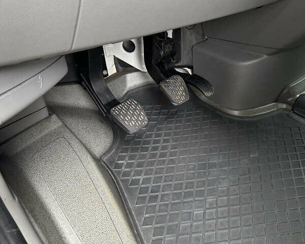 Белый Мерседес Sprinter, объемом двигателя 2.2 л и пробегом 195 тыс. км за 38500 $, фото 19 на Automoto.ua