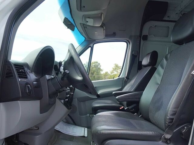 Белый Мерседес Sprinter, объемом двигателя 2.1 л и пробегом 75 тыс. км за 11000 $, фото 8 на Automoto.ua
