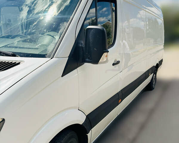 Белый Мерседес Sprinter, объемом двигателя 2.69 л и пробегом 393 тыс. км за 16000 $, фото 4 на Automoto.ua