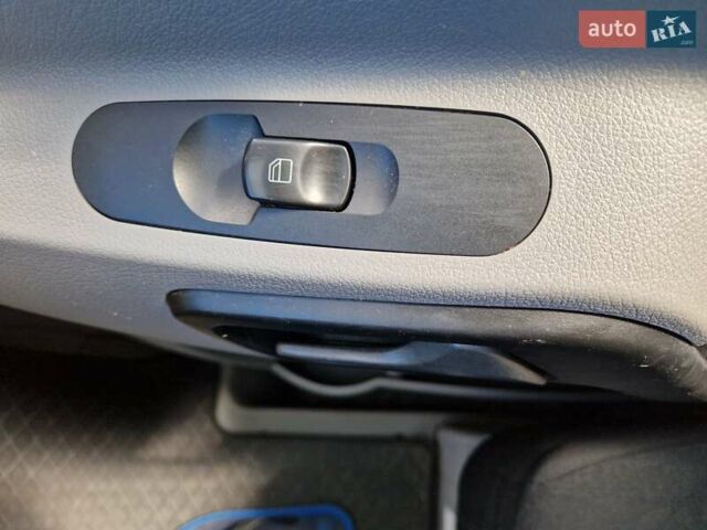 Белый Мерседес Sprinter, объемом двигателя 2.2 л и пробегом 340 тыс. км за 17500 $, фото 23 на Automoto.ua