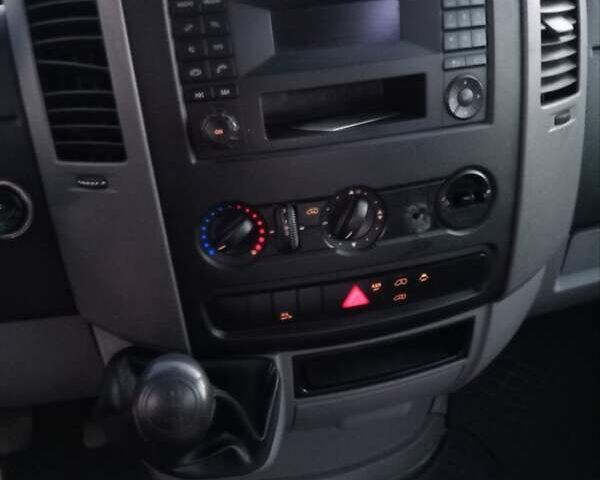 Белый Мерседес Sprinter, объемом двигателя 2.2 л и пробегом 290 тыс. км за 13200 $, фото 19 на Automoto.ua