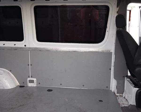 Белый Мерседес Sprinter, объемом двигателя 2.2 л и пробегом 290 тыс. км за 13200 $, фото 24 на Automoto.ua
