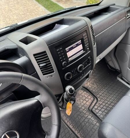 Белый Мерседес Sprinter, объемом двигателя 2.2 л и пробегом 329 тыс. км за 15900 $, фото 17 на Automoto.ua