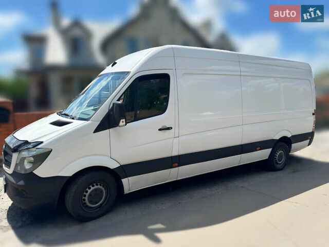 Белый Мерседес Sprinter, объемом двигателя 2.69 л и пробегом 393 тыс. км за 16000 $, фото 2 на Automoto.ua