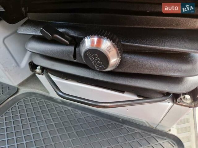 Белый Мерседес Sprinter, объемом двигателя 2.2 л и пробегом 340 тыс. км за 17500 $, фото 17 на Automoto.ua