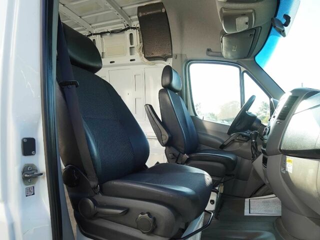 Белый Мерседес Sprinter, объемом двигателя 2.1 л и пробегом 75 тыс. км за 11000 $, фото 9 на Automoto.ua