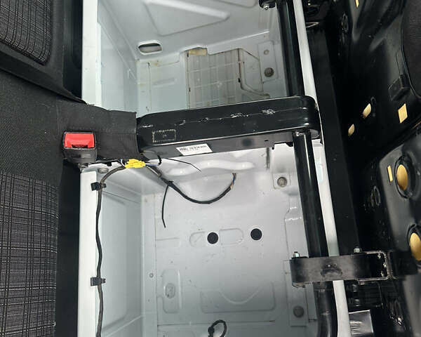 Белый Мерседес Sprinter, объемом двигателя 3 л и пробегом 190 тыс. км за 35400 $, фото 26 на Automoto.ua