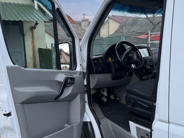 Белый Мерседес Sprinter, объемом двигателя 3 л и пробегом 498 тыс. км за 37131 $, фото 5 на Automoto.ua