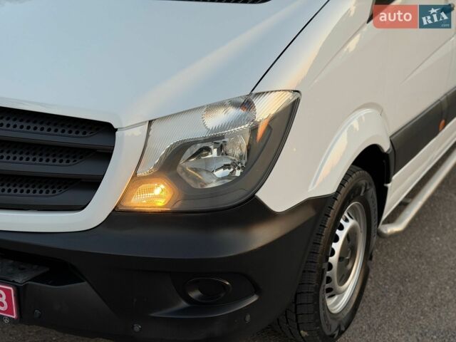 Белый Мерседес Sprinter, объемом двигателя 2.2 л и пробегом 253 тыс. км за 16500 $, фото 17 на Automoto.ua