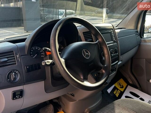 Белый Мерседес Sprinter, объемом двигателя 2.99 л и пробегом 550 тыс. км за 37500 $, фото 9 на Automoto.ua