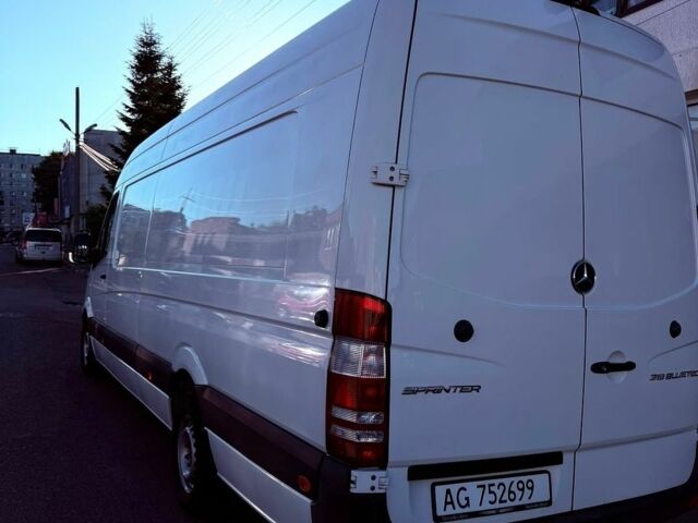 Белый Мерседес Sprinter, объемом двигателя 3 л и пробегом 199 тыс. км за 30900 $, фото 2 на Automoto.ua