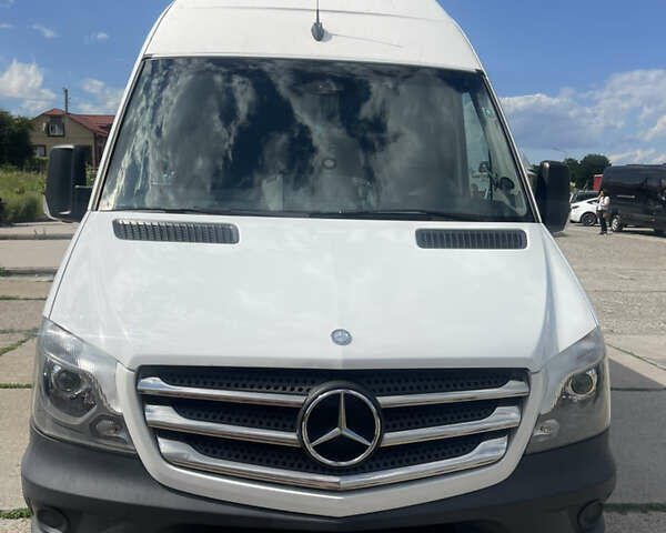 Белый Мерседес Sprinter, объемом двигателя 2.2 л и пробегом 195 тыс. км за 38500 $, фото 1 на Automoto.ua
