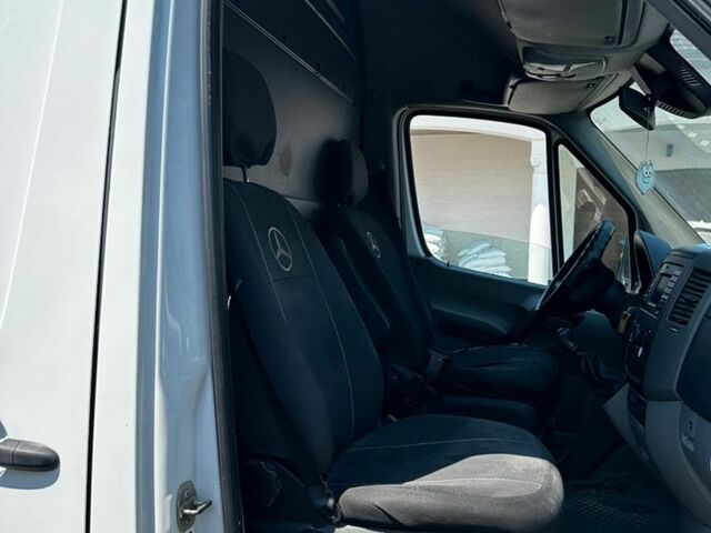 Белый Мерседес Sprinter, объемом двигателя 2.2 л и пробегом 354 тыс. км за 27499 $, фото 9 на Automoto.ua