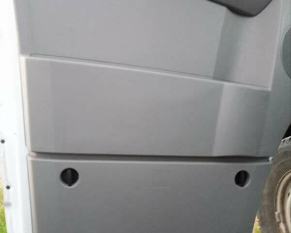 Белый Мерседес Sprinter, объемом двигателя 2.2 л и пробегом 290 тыс. км за 13200 $, фото 21 на Automoto.ua